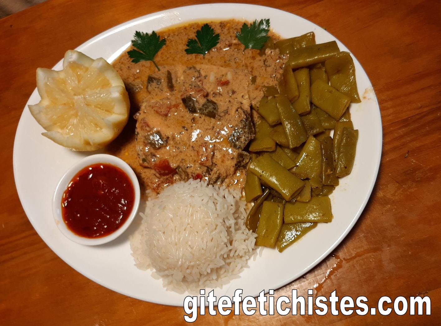 saumon et sa sauce aux pépite de poivrons saumon et sa sauce aux pépite de poivrons